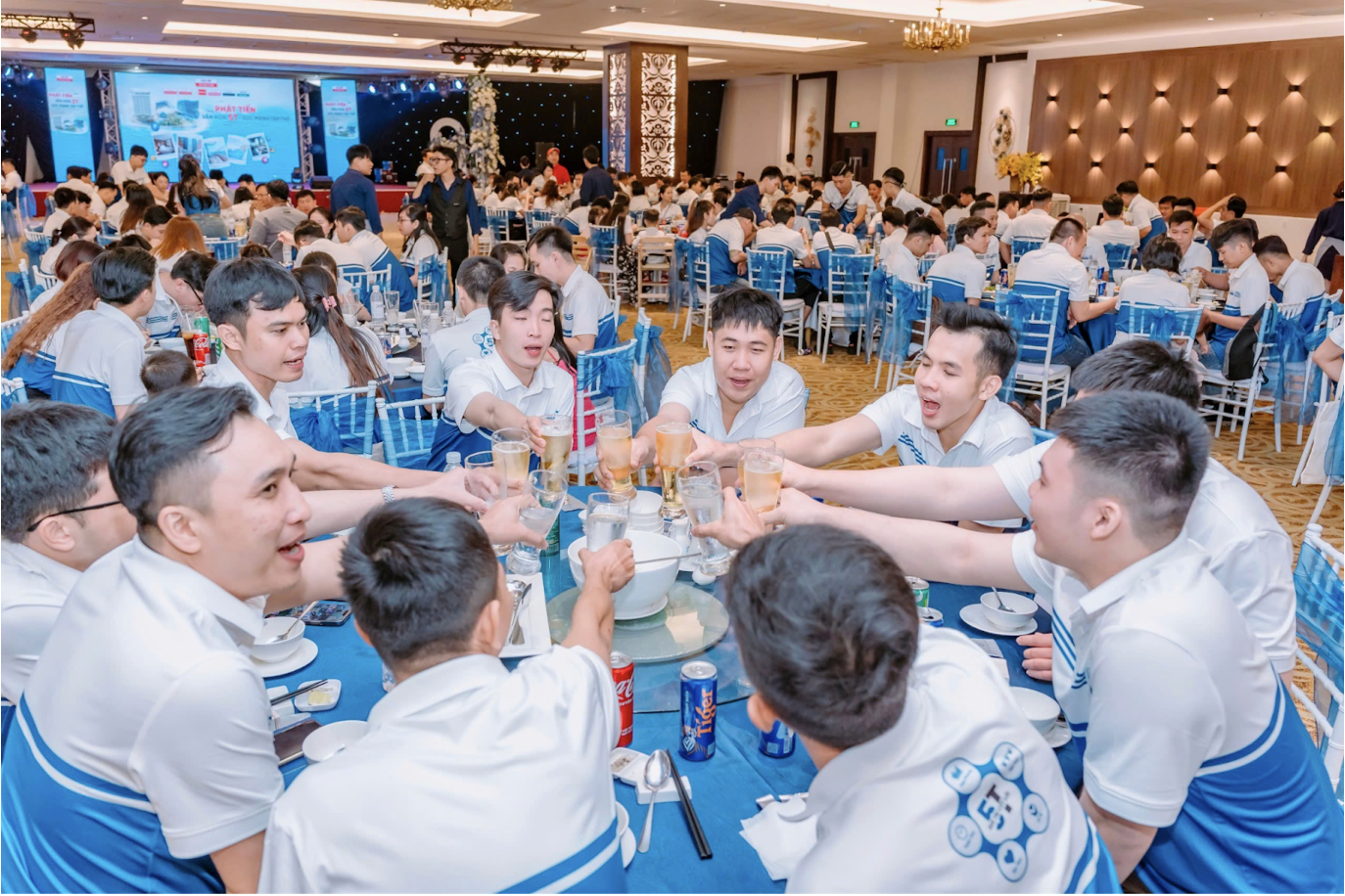 10 Mẹo tối ưu ngân sách tổ chức Year End Party hiệu quả