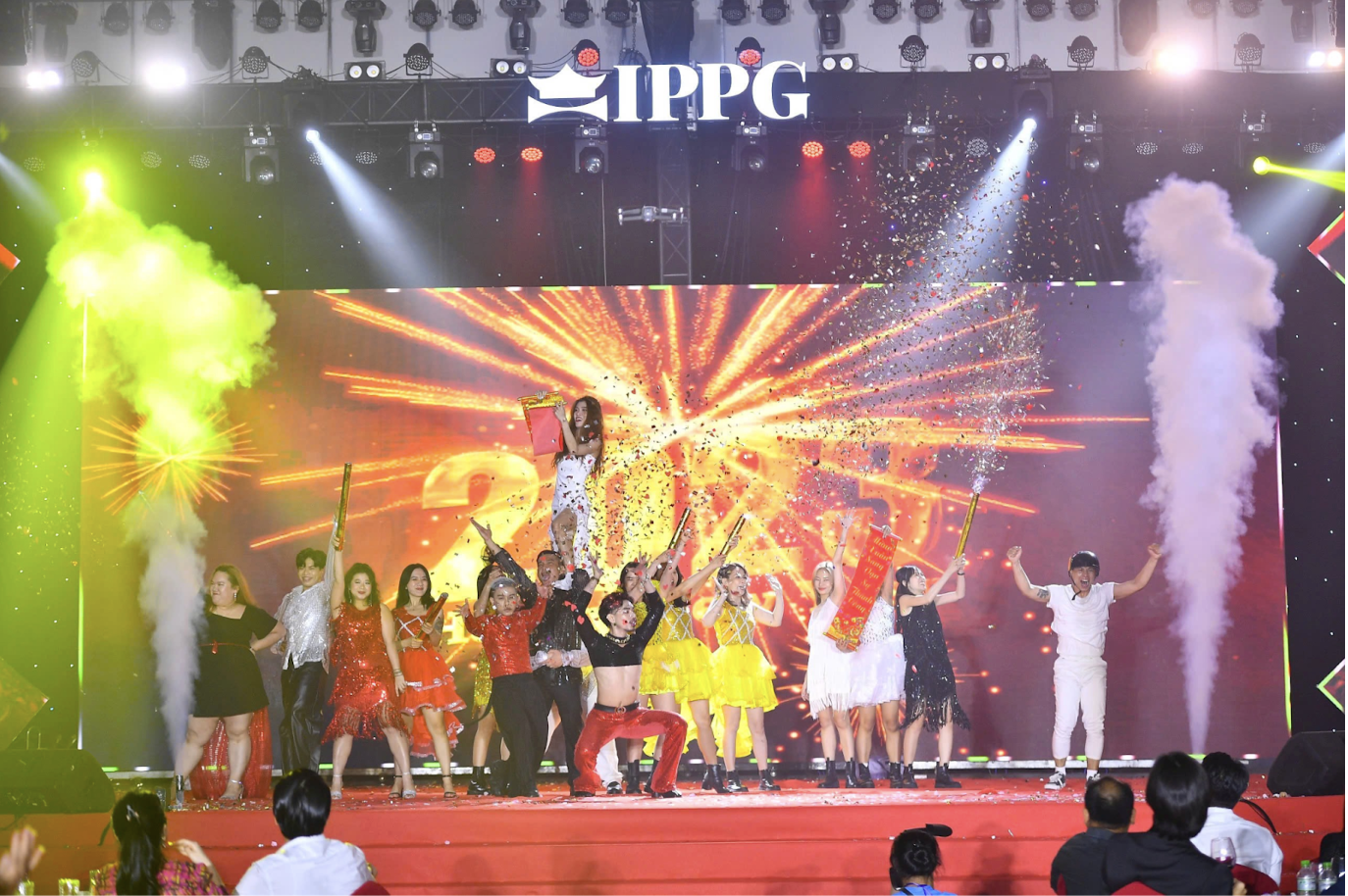 10 Mẹo tối ưu ngân sách tổ chức Year End Party hiệu quả