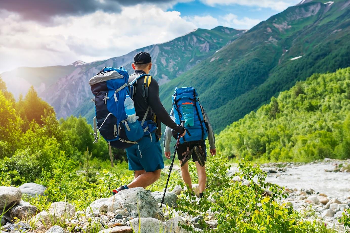 Top 10 vật dụng cần thiết khi đi trekking - nhất định phải bỏ túi