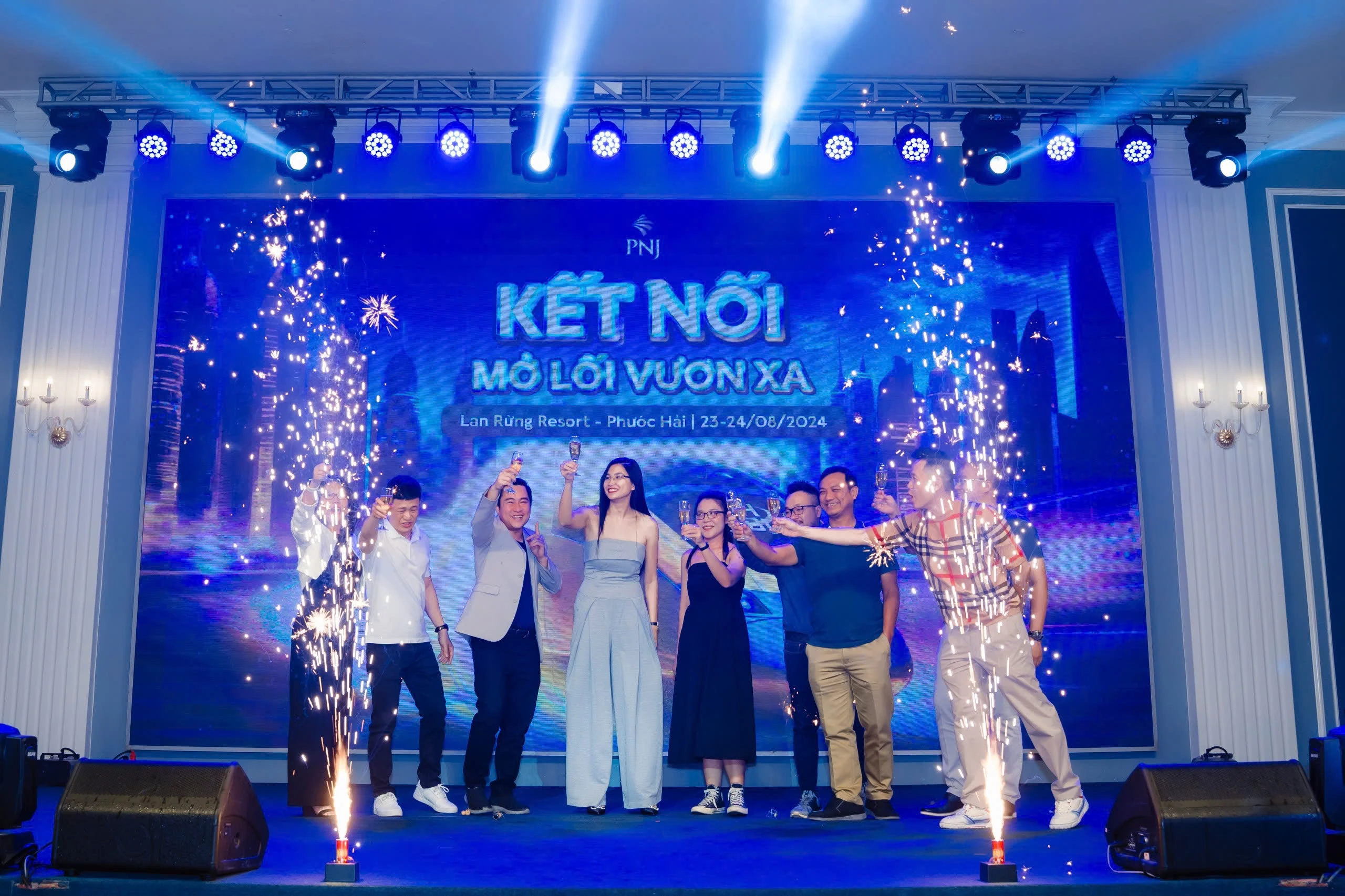 Year End Party là gì? Ý nghĩa của Year End Party và cách tổ chức tiệc tất niên 2024 ấn tượng