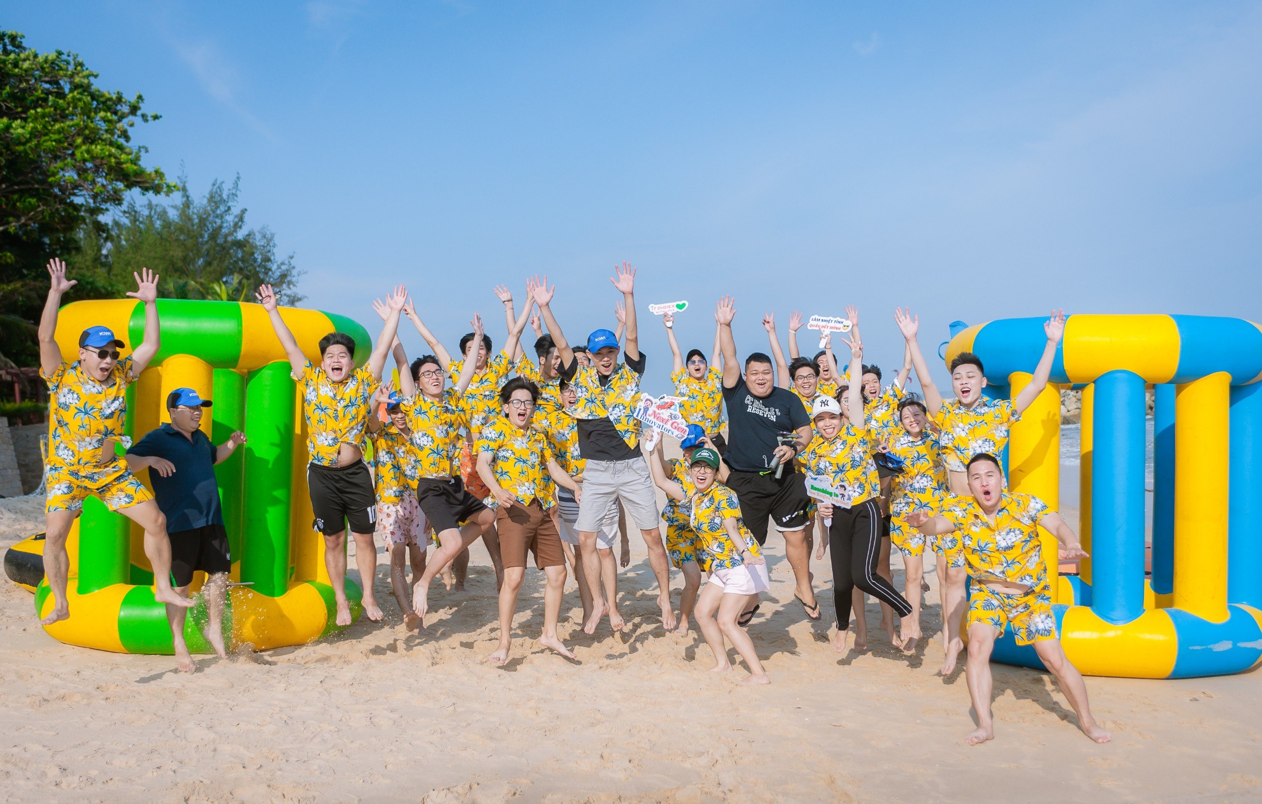 Team Building: ''Cùng Nhau Vươn Tầm Cao Mới''