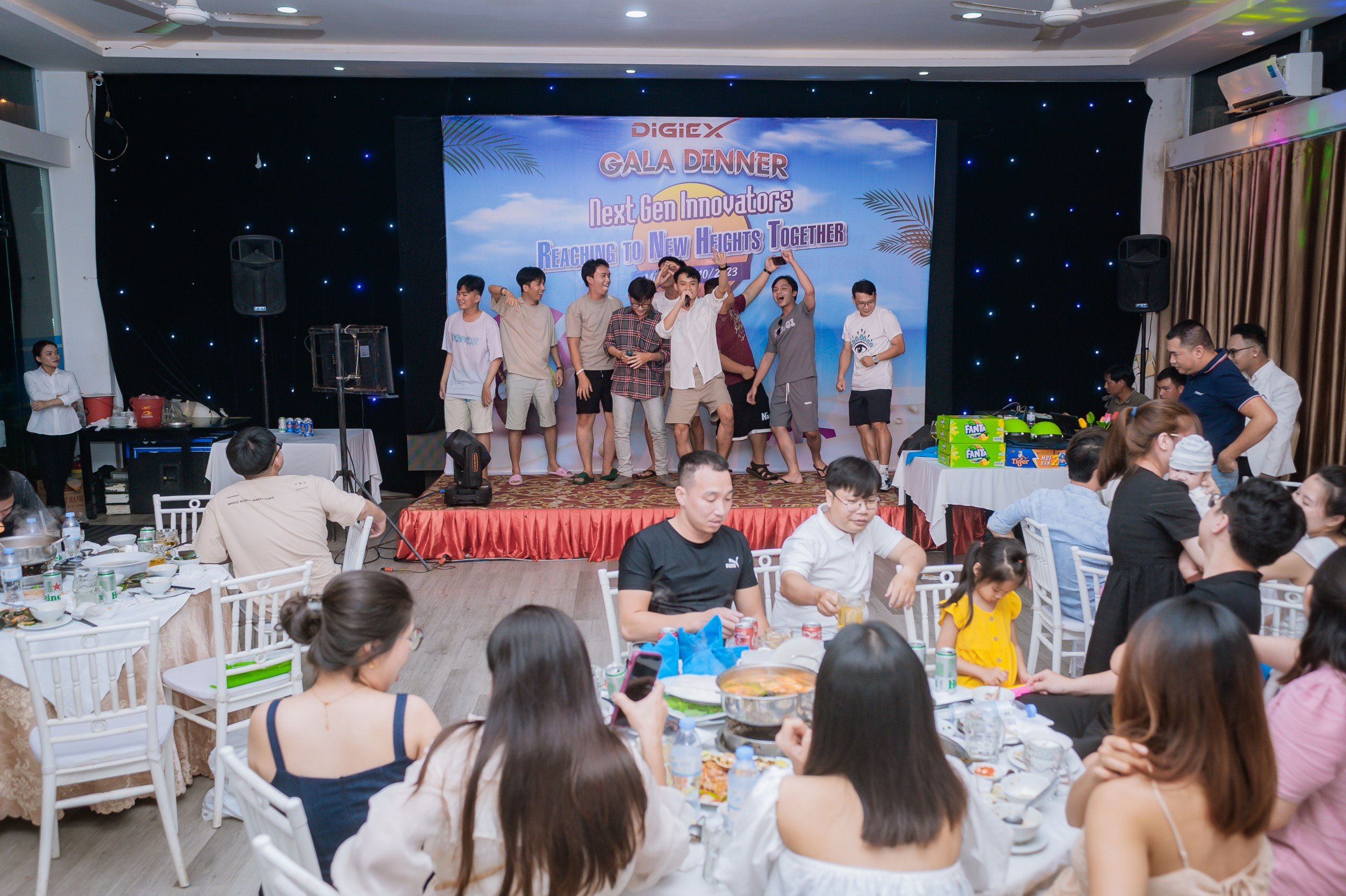 Team Building: ''Cùng Nhau Vươn Tầm Cao Mới''